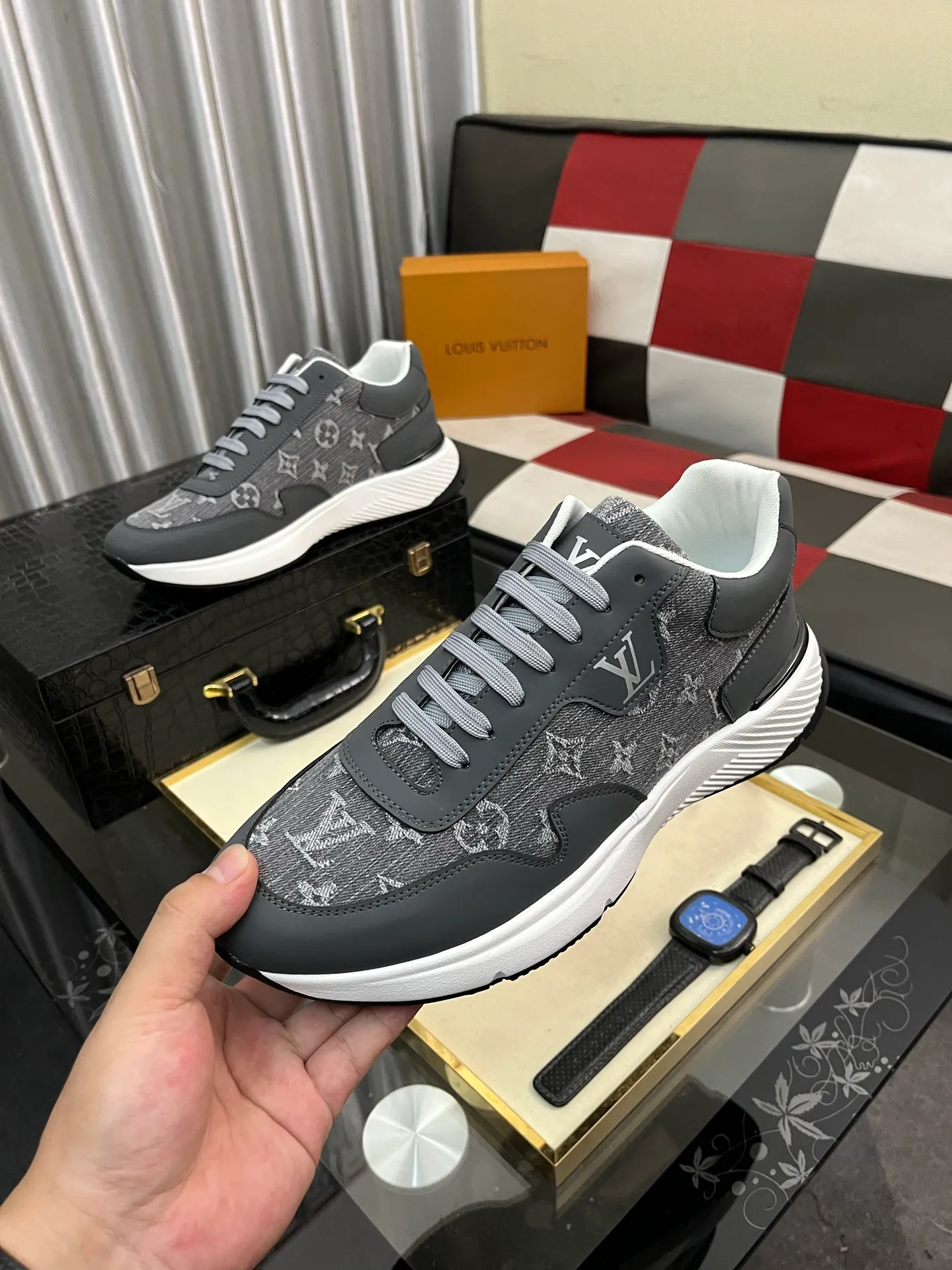Men's shoes 💰458⌚️⌚️【LOUlS VUlTTON】Louis Vuitton ~ unique and casual style. LV counter purchasing 🏃casual shoes😍😍 are on sale at the men's counter at the same time. Italian imported brands select top-layer Italian cowhide. 🐑Sheepskin lining (refuses to discolor and grind feet) Sole: Original sole specially provided by the original factory 🎬Better in kind Code number: 38-444⃣️Color selection